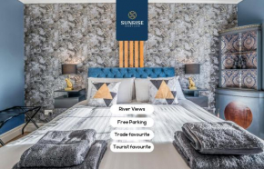 PRESIDENTIAL APARTMENT, Family Home, Luxury Bedrooms, 2 Rooms, 1 King Bed, 2 Single Beds, Free WiFi, Free Parking, Tourists, Business Travelers, Relocation, Beautiful River Views, 2 Mins From PORTS & 
